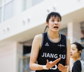 12分钟砍21分！中国女篮26岁2米中锋11投10中：宫鲁鸣该招进她？