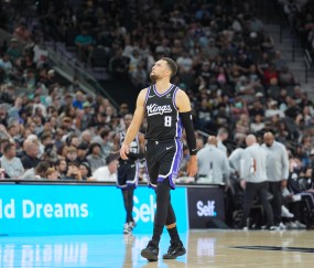 开云官方-国王进攻效率联盟垫底！拉文：如何兼顾个人特点又能考虑到球队呢