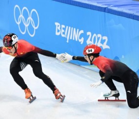 开云科技-有惊无险！中国队摔倒无碍晋级男子5000米接力决赛