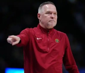 开云智能平台-放弃NBA，执教北卡罗来纳大学，迈克马龙年薪有多少？培养约基奇|掘金|NCAA|萨克拉门托国王队|尼古拉-约基奇|克利夫兰骑士队_新浪体育_新浪新闻